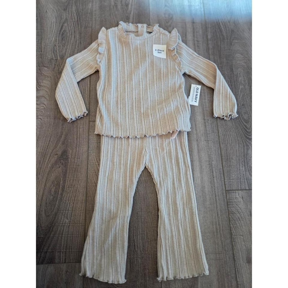Old navy baby girl outfit 18-24 mos